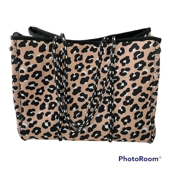 Simply Southern Leopard Neoprene Tote - Picture 2 of 6